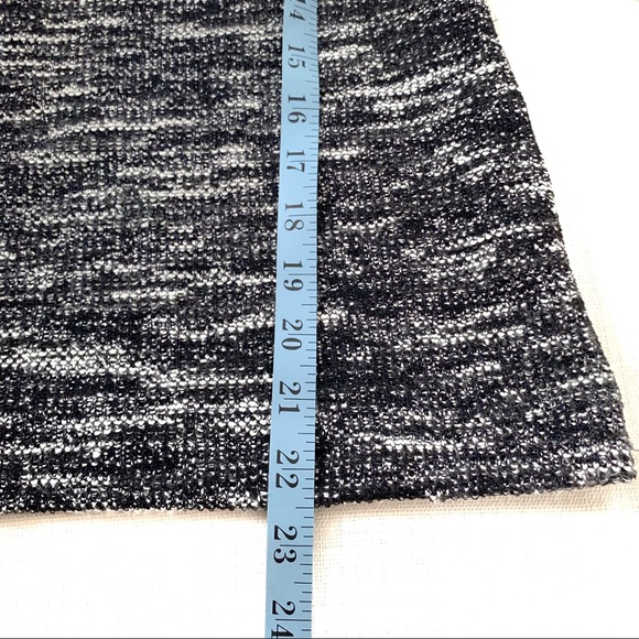 Banana Republic bell/ruffled sleeves top - Picture 3 of 6